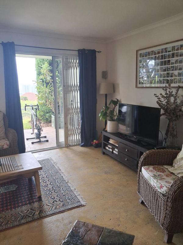 1 Bedroom Property for Sale in Vredehoek Western Cape